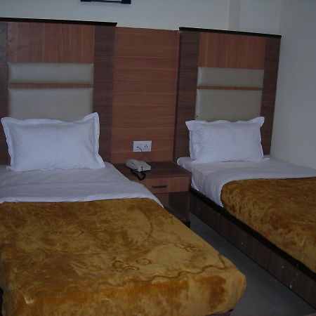 Hotel Dolphin Rāipur Buitenkant foto